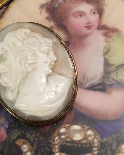 Large 14k Gold Shell cameo 1940 pendant brooch