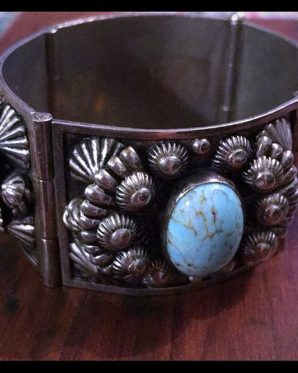 VTG Turquois Silver Ornate bangle bracelet Southwestern Mexico ornate efched