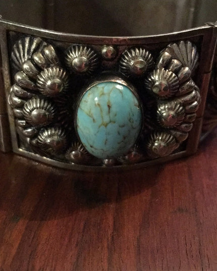 VTG Turquois Silver Ornate bangle bracelet Southwestern Mexico ornate efched