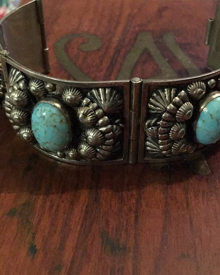 VTG Turquois Silver Ornate bangle bracelet Southwestern Mexico ornate efched