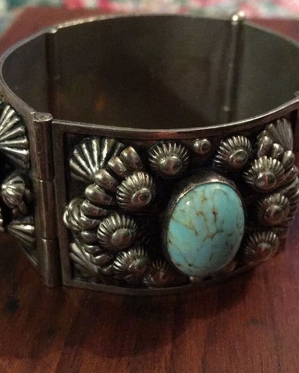 VTG Turquois Silver Ornate bangle bracelet Southwestern Mexico ornate efched
