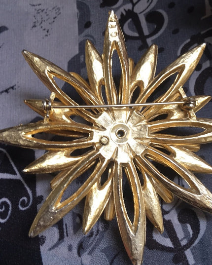 Vintage 1960s Starburst faux pearl LG gold brooch