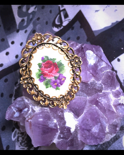 Vintage 1960s petite point gold flower brooch