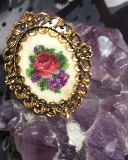 Vintage 1960s petite point gold flower brooch
