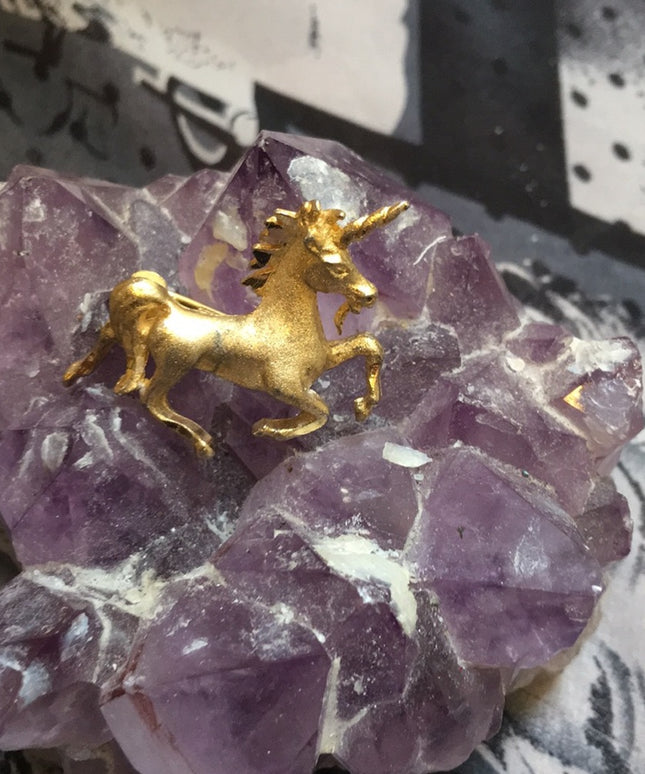 Vintage 1980s Gold tone metal Unicorn brooch Sm