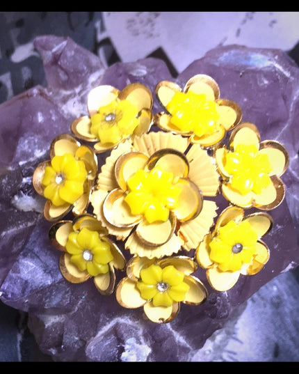 VTG 1960s Continental yellow flower gold brooch