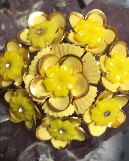 VTG 1960s Continental yellow flower gold brooch