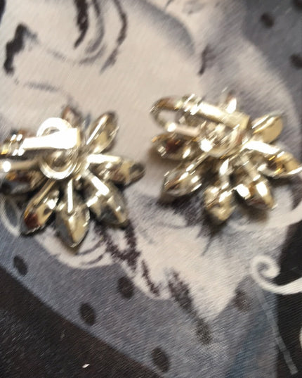 VTG silver crystal flower daisey Clip on earrings