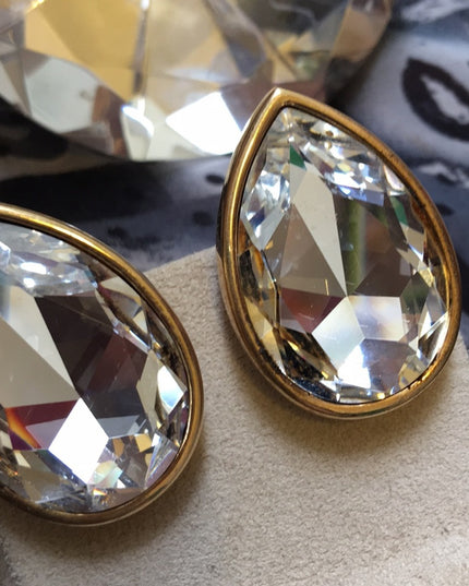 VTG Swarovski (swan) Clear chunky clip on crystal