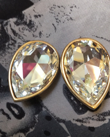 VTG Swarovski (swan) Clear chunky clip on crystal