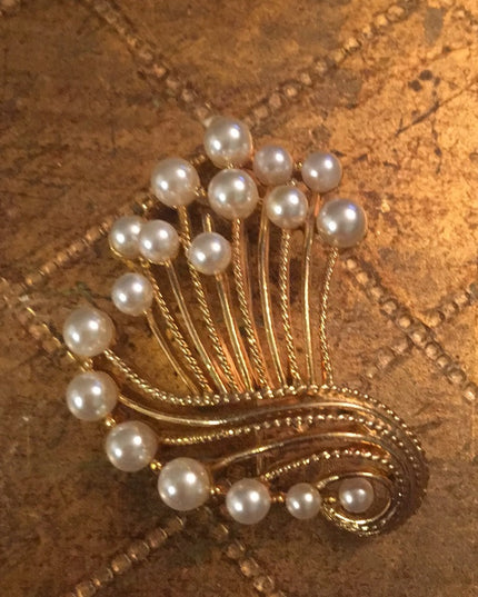 Vintage faux pearl gold tone flower brooch