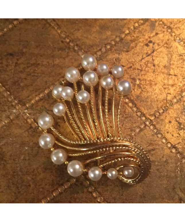 Vintage faux pearl gold tone flower brooch