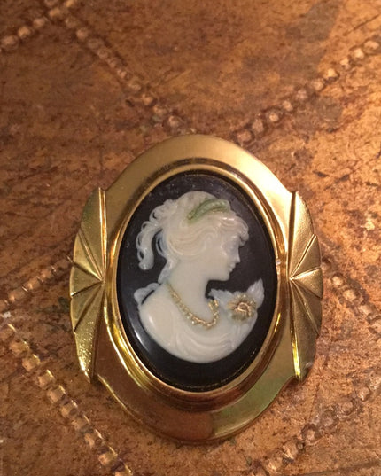 Vintage Cameo Gold tone scarf clip