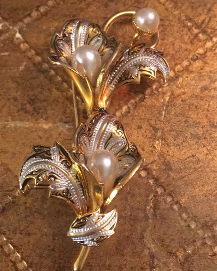 VTG flower Gold Spain Damascene Faux pearl brooch