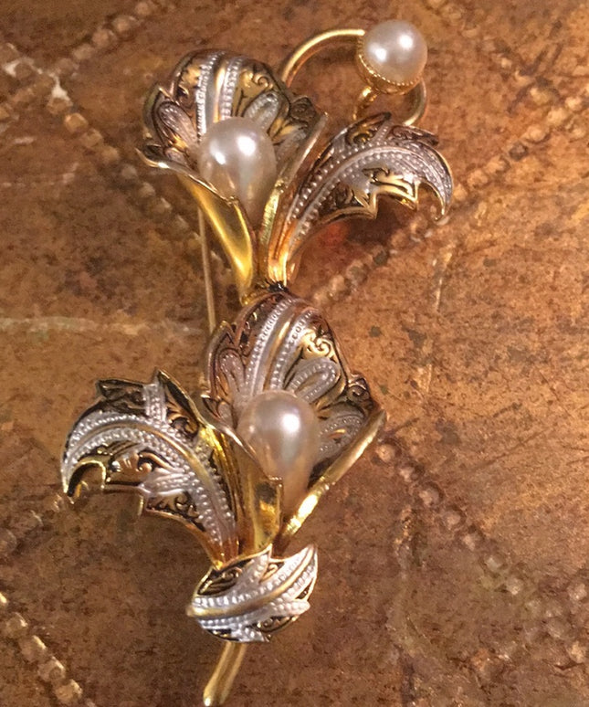 VTG flower Gold Spain Damascene Faux pearl brooch