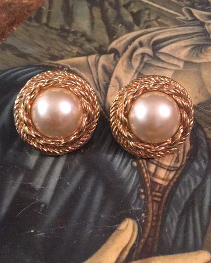 1980s gold tone rope faux pearl chunky earrings