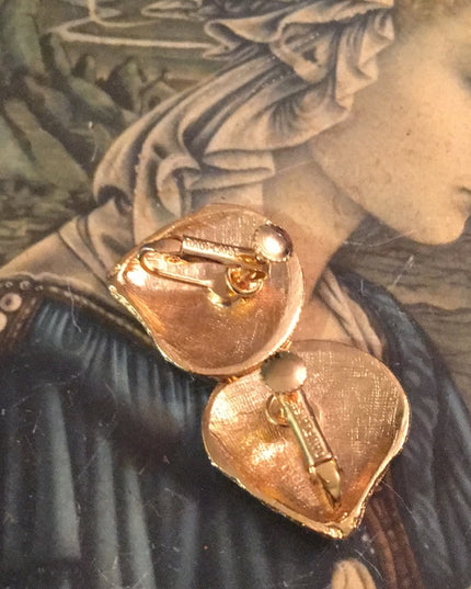 Vintage gold metal heavy shell clip on earrings