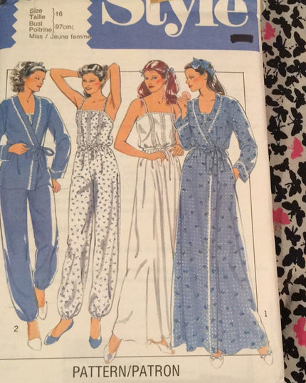 VTG Style Robe PJ Sewing pattern UNCUT