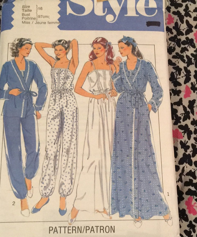 VTG Style Robe PJ Sewing pattern UNCUT