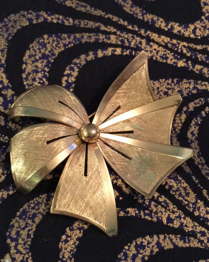 Vintage brushed gold tone brushed metal bow brooch