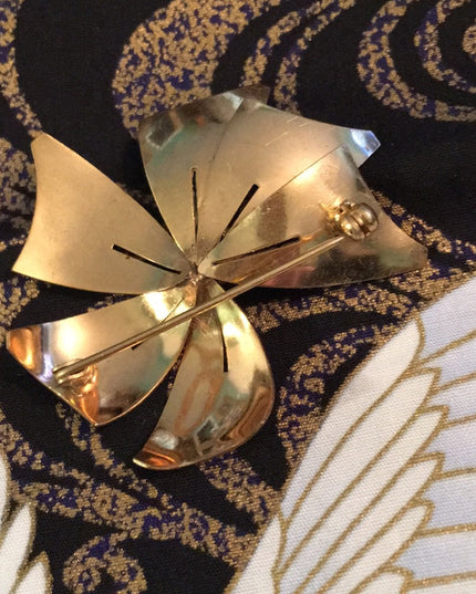 Vintage brushed gold tone brushed metal bow brooch