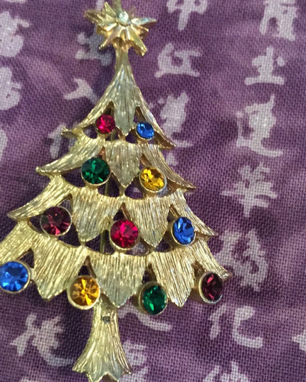 Vintage brushed gold crystal christmas tree brooch