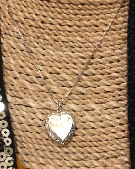 VTG Sterling silver etched heart locket necklace