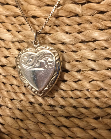 VTG Sterling silver etched heart locket necklace