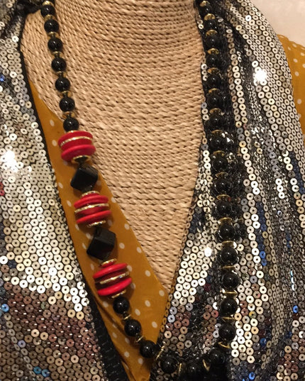 Vintage plastic black & red chunky necklace 1970s