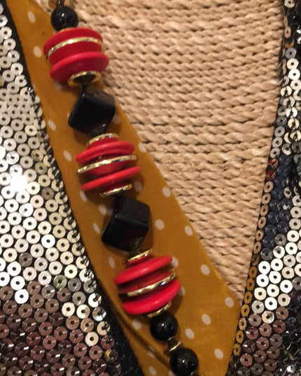Vintage plastic black & red chunky necklace 1970s