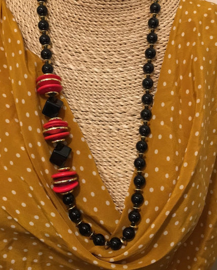 Vintage plastic black & red chunky necklace 1970s