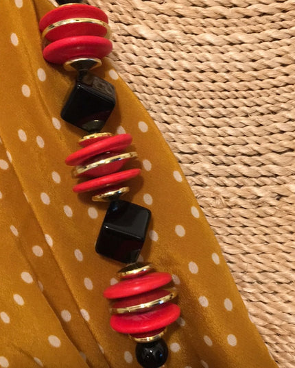 Vintage plastic black & red chunky necklace 1970s