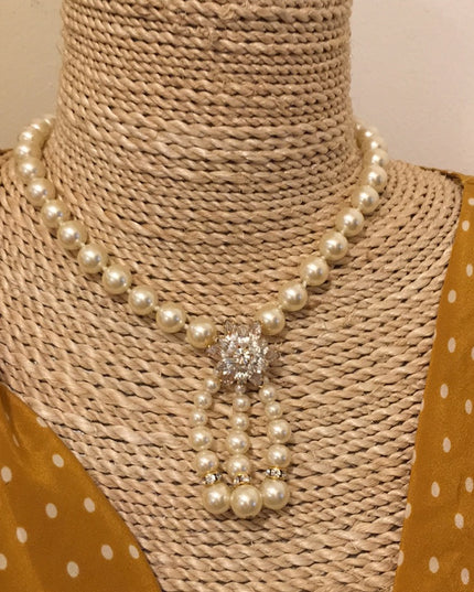 VTG 1980s Faux pearl crystal Necklace gold metal