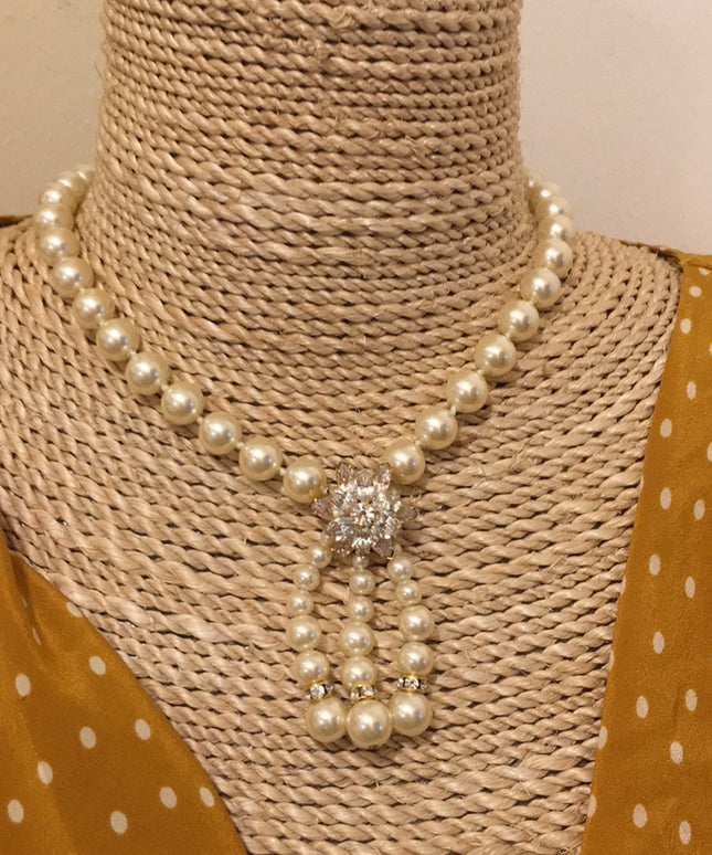 VTG 1980s Faux pearl crystal Necklace gold metal