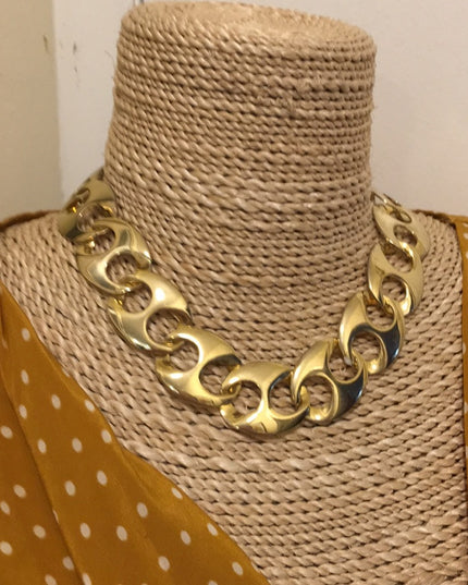 Chunky gold tone 1980s link choker necklace VTG