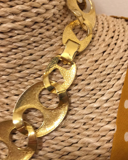 Chunky gold tone 1980s link choker necklace VTG