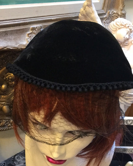Vintage 1940s Velvet Facinator Black hat