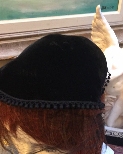 Vintage 1940s Velvet Facinator Black hat