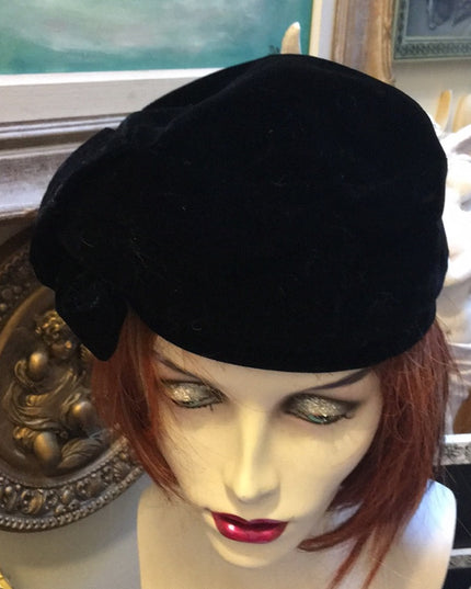 Vintage Black Velvet Sm Hat 1940s