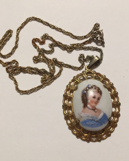 Vintage Limoges France pendant Necklace 1.5” Ceramic cameo