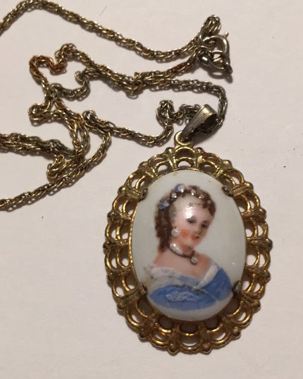 Vintage Limoges France pendant Necklace 1.5” Ceramic cameo