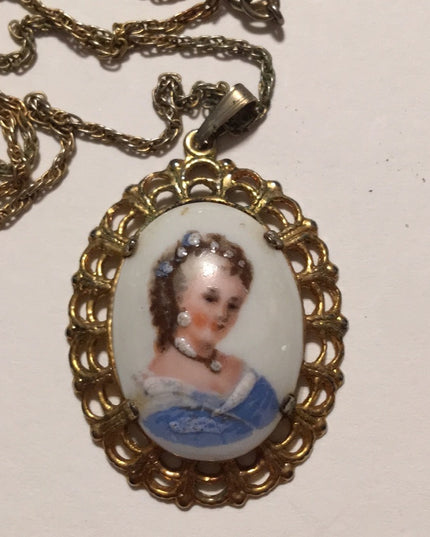 Vintage Limoges France pendant Necklace 1.5” Ceramic cameo