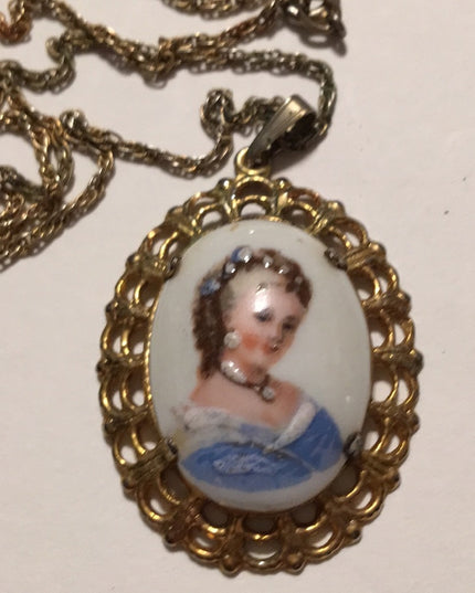 Vintage Limoges France pendant Necklace 1.5” Ceramic cameo
