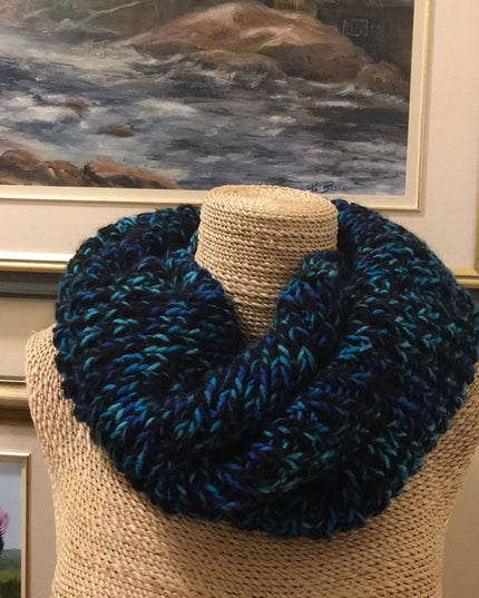 Hand knit NWOT Knitted Infinity scarf So warm!