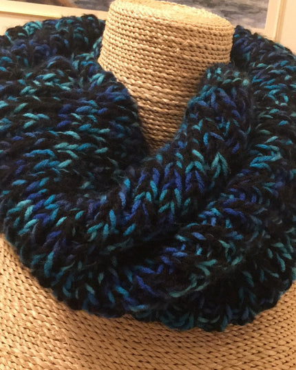 Hand knit NWOT Knitted Infinity scarf So warm!