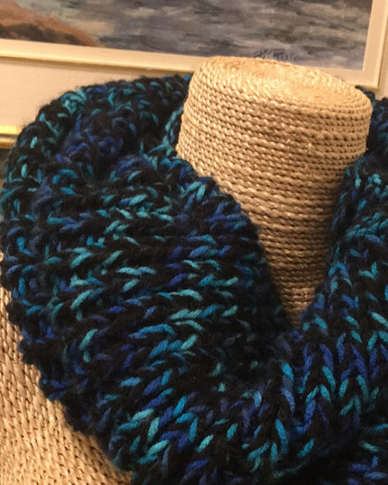 Hand knit NWOT Knitted Infinity scarf So warm!