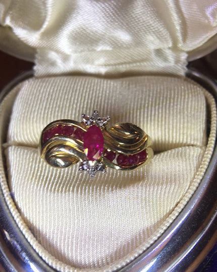 10k gold Ruby Diamond ring Beauty!