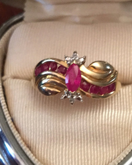 10k gold Ruby Diamond ring Beauty!
