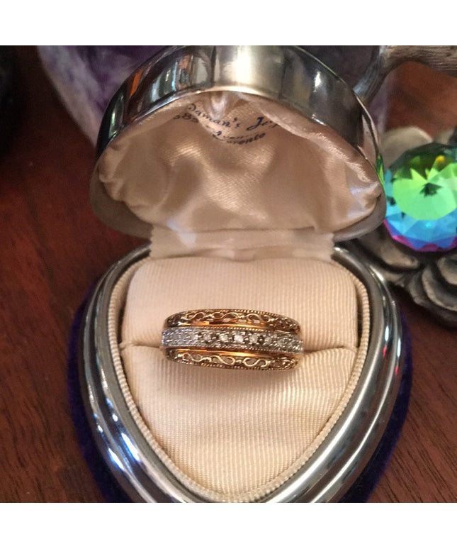 10k Gold vintage diamond mom band ring
