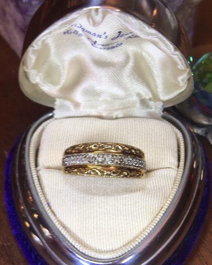 10k Gold vintage diamond mom band ring
